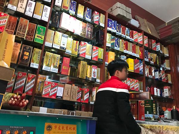 仿真茅台商家叫卖，市场机遇与挑战并存的现象