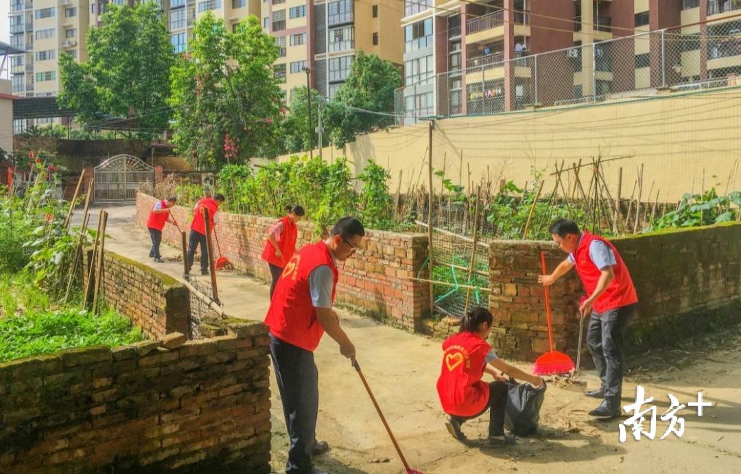 邮储银行梅州市分行行长接待日活动，深化客户关系，提升服务质量