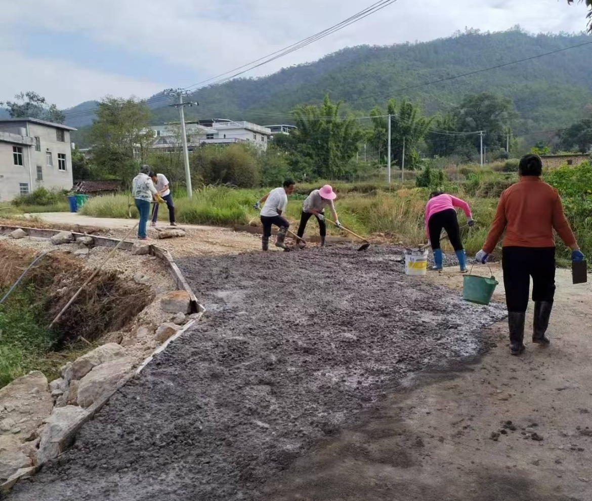 乡村振兴的必由之路，道路修建顺民意与村容整治再提升