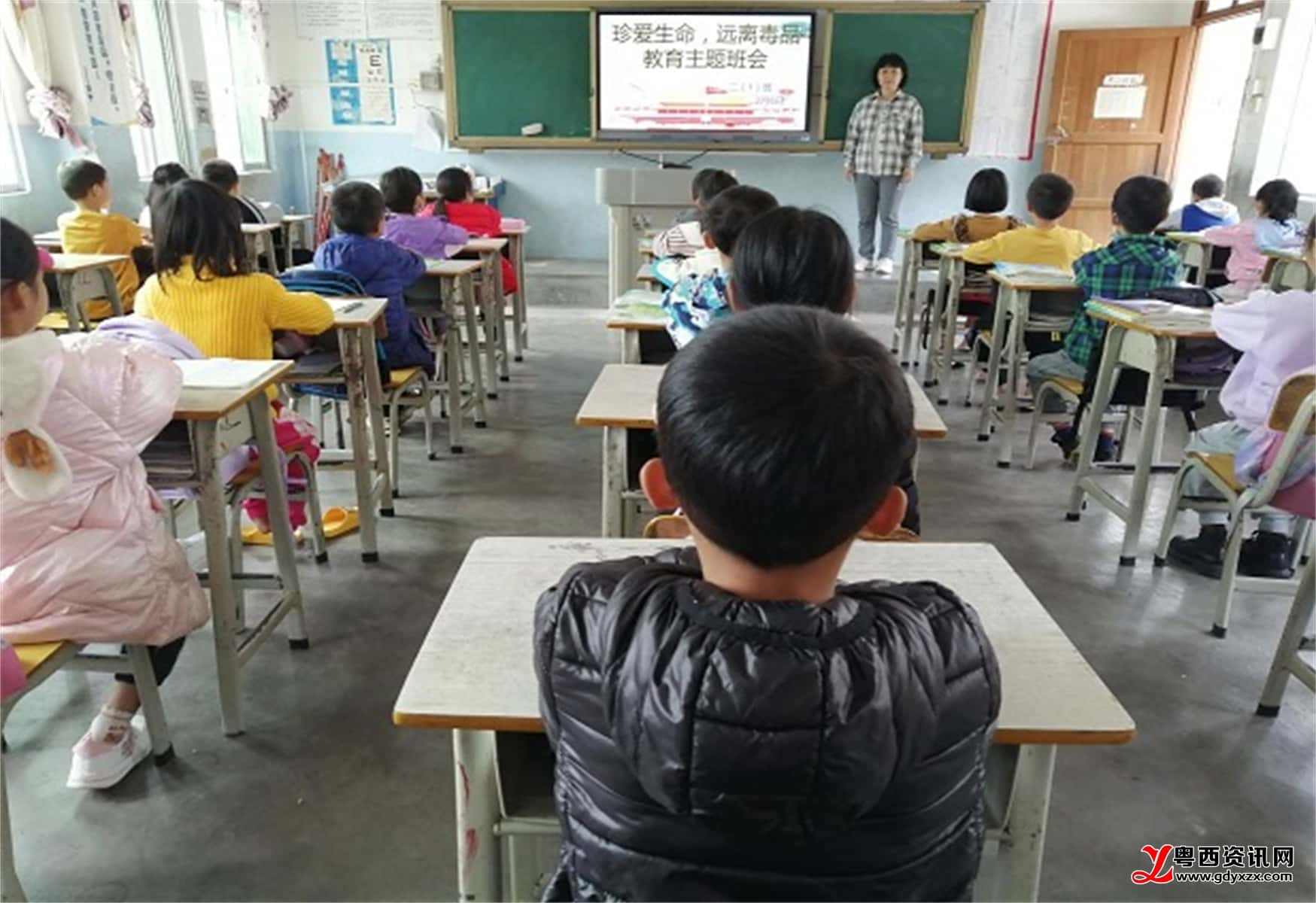 邓坊小学开展禁毒宣传进校园活动，筑牢青少年禁毒防线防线