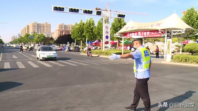 巨野交警，忠诚汗水铸平安，全力守护道路安全