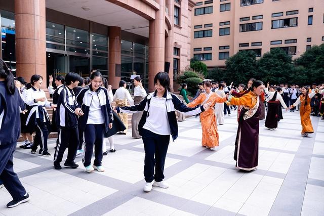 青海果洛少年来大同中学