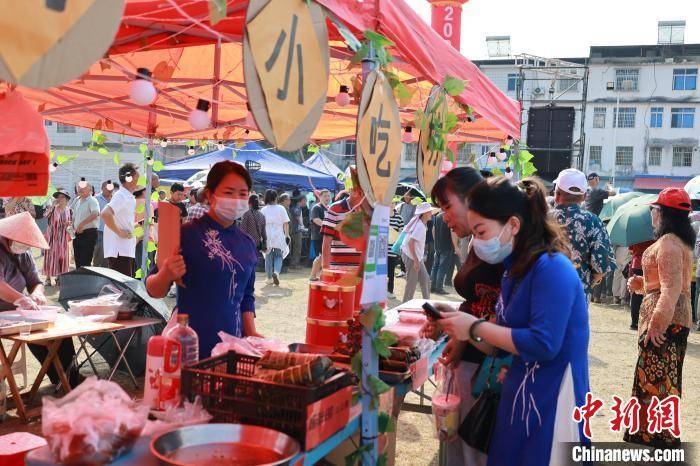 廣西柳城華僑農(nóng)場(chǎng)美食節(jié)吸引游客“打卡”