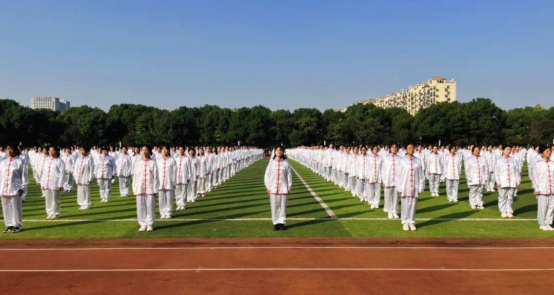 南京市第二十七高级中学，千人共展太极拳风采