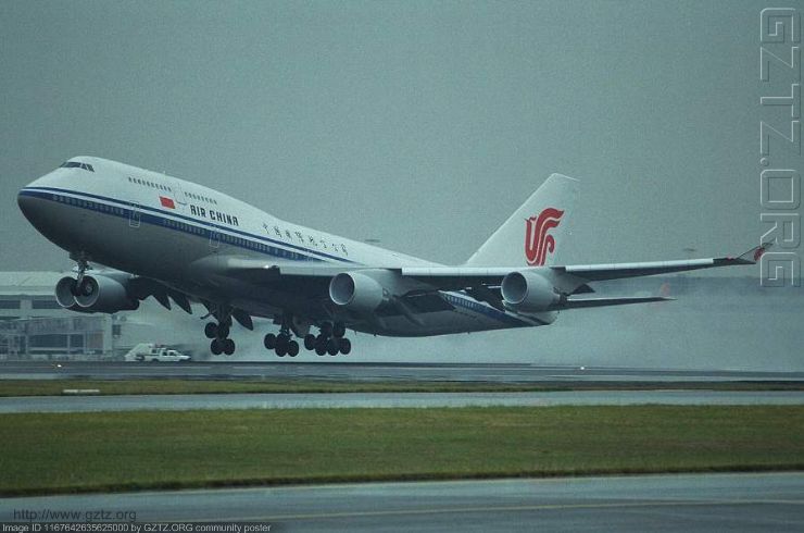 中国首架波音747-400，航空里程碑的诞生及其深远影响