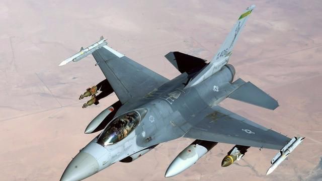 F-16与歼-10战斗机性能对比研究