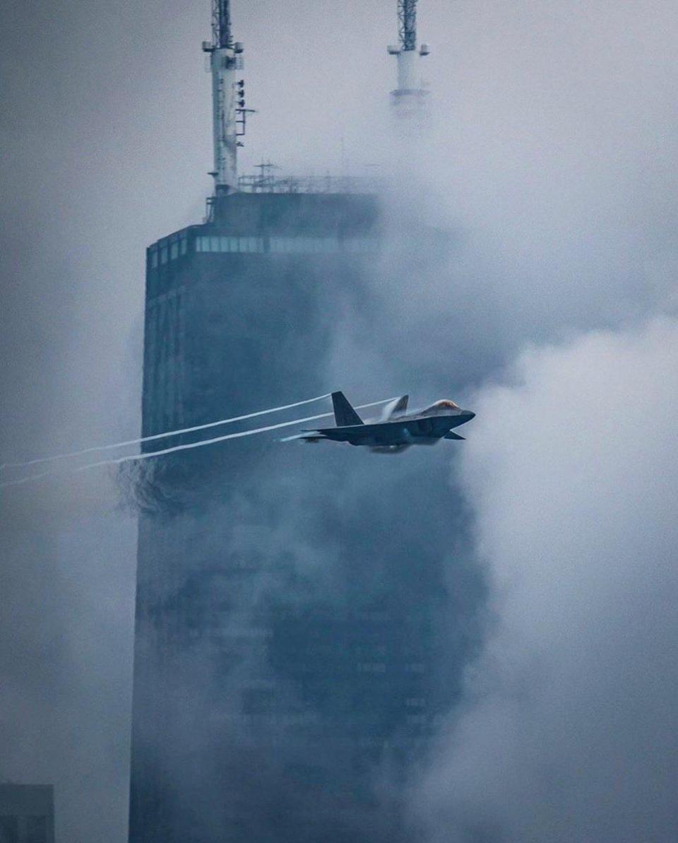 F22猛禽战斗机，空中霸主之无与伦比的力量与威严