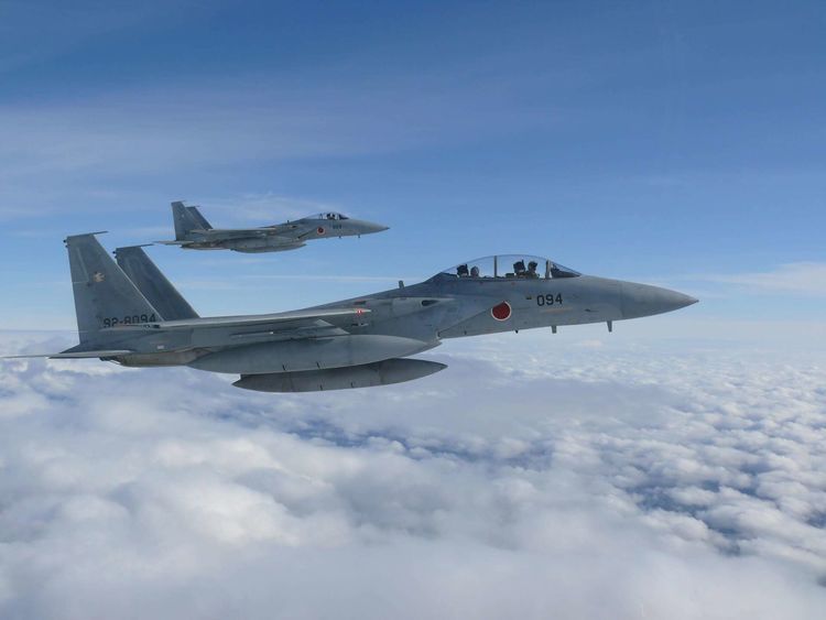 苏-35与F-15空中交锋，海峡上空的新博弈