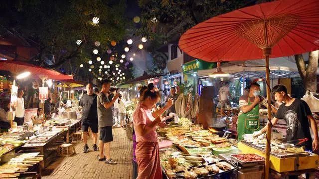 浪漫夜市美食探秘，夜市中最值得尝试的美味佳肴