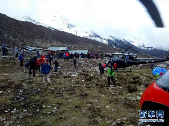 珠峰大本營遭遇地震,，親歷者講述驚魂時刻,，車輛劇烈搖晃不止