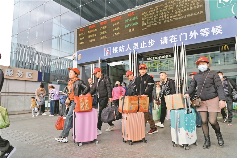 深圳首趟返岗免费专列抵达，温暖归途，共创未来之旅